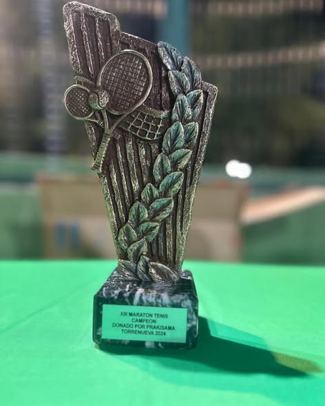 Un año más, donamos el trofeo para el campeón de la maratón del Club de Tenis Pádel Torrenueva